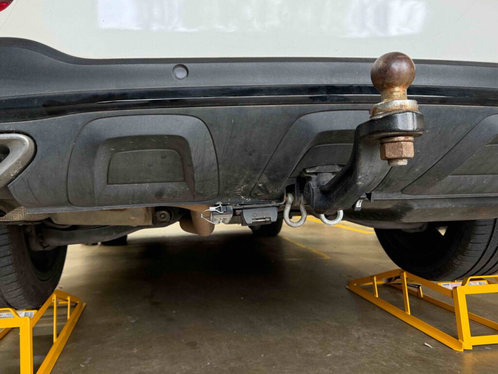 Pre-delivery car-side towing installations for a Mercedes GLC250D