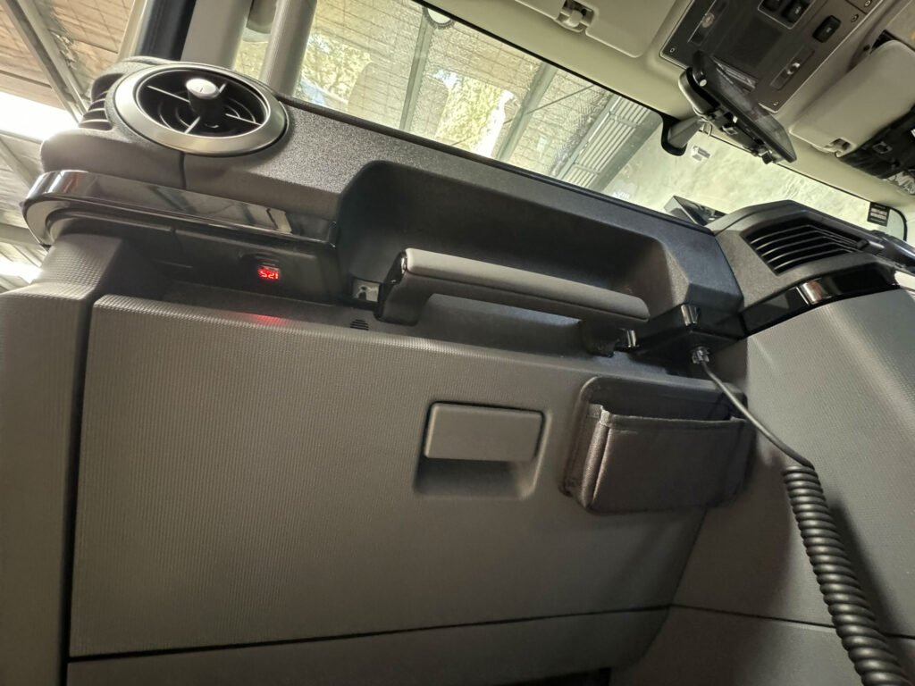 GME Compact Hideaway UHF Installation