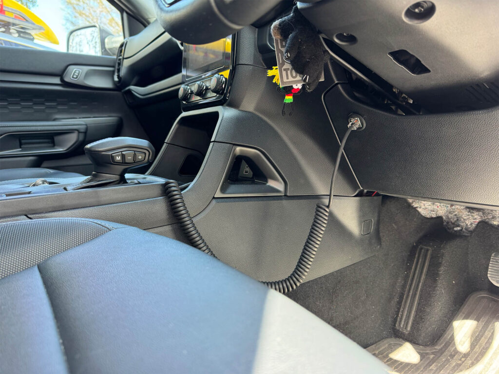 The integrated RJ45 port ensures a neat microphone connection while keeping the cabin free of cluttered wiring