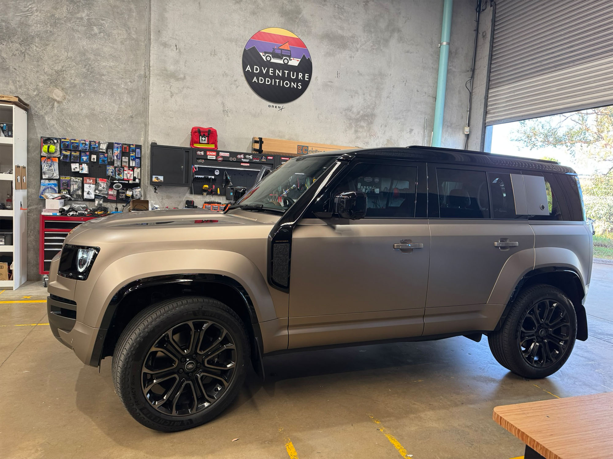 Land Rover Defender 2026