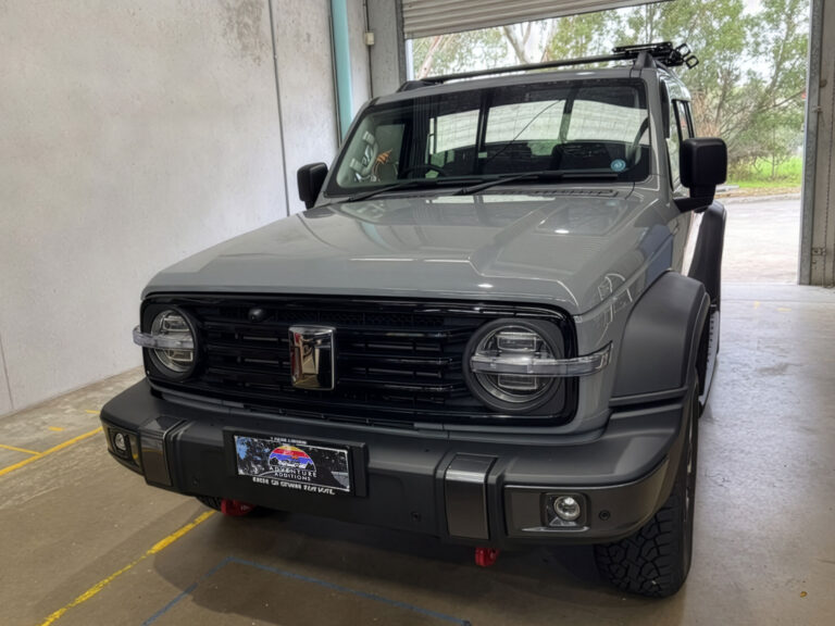 Uniden X76 UHF Radio and Dashcam 2025 GWM Tank 300 Installation
