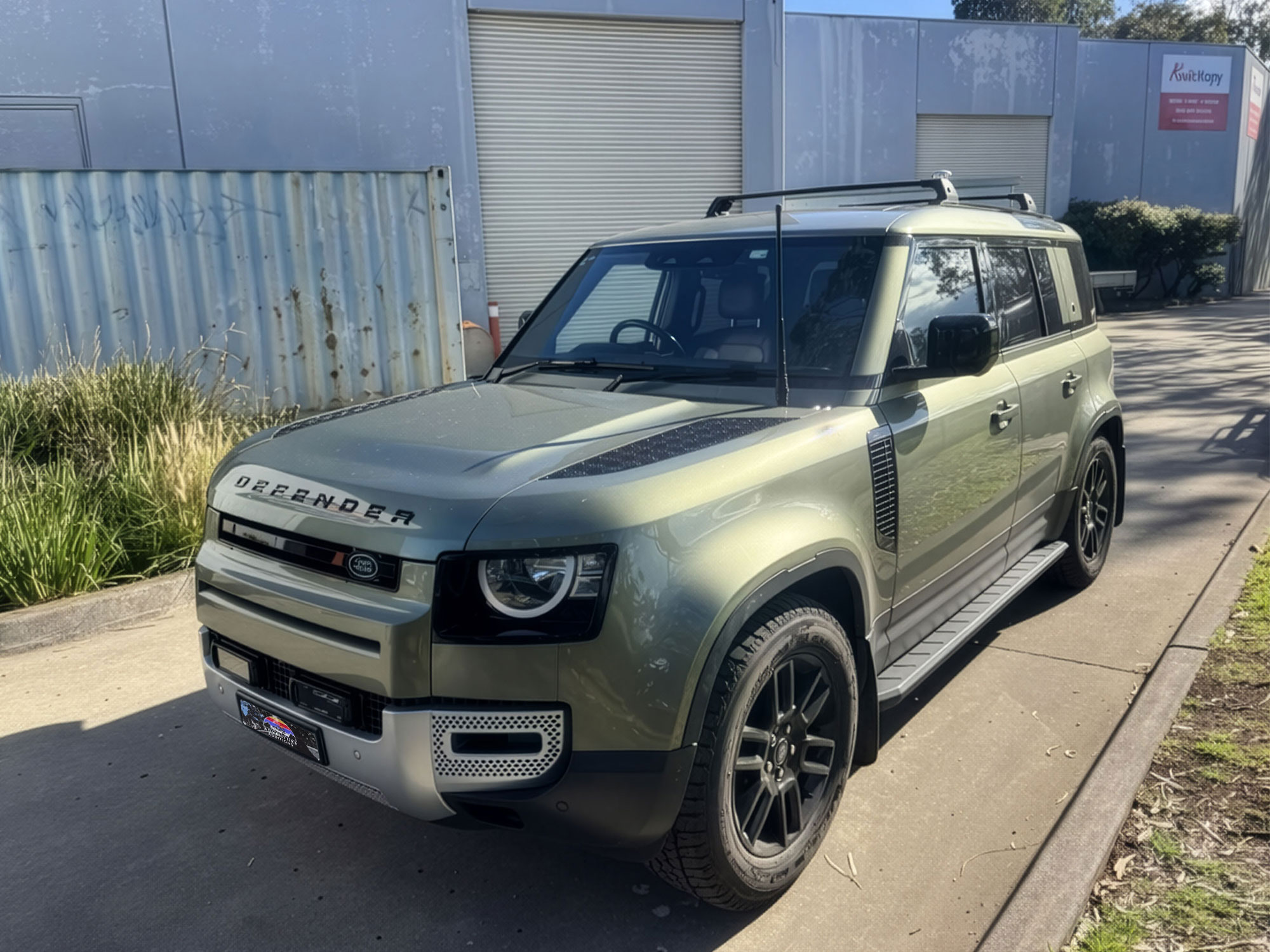 Land Rover Defender (2025) - Lazer Lamp Triple-R 750 Integration