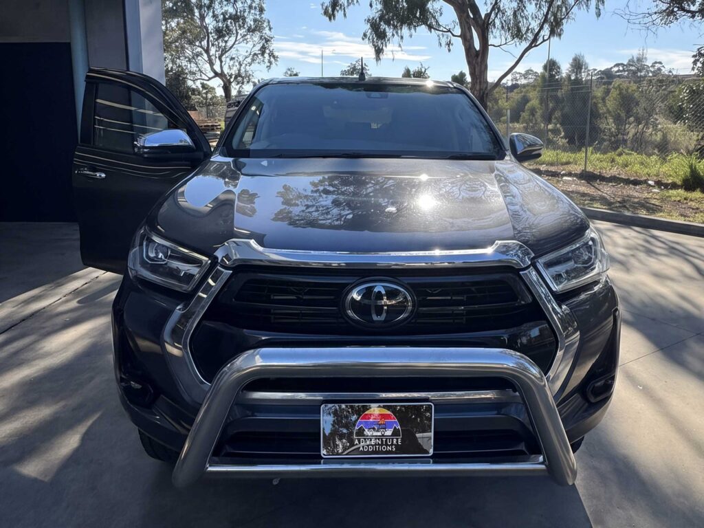 Here is a front view of the 2023 Toyota Hilux SR5, showing where the Wolfbox G900 Pro main unit is placed on the windshield